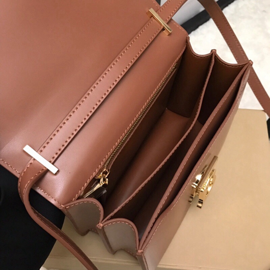 バーバリーバッグ着用イメージ